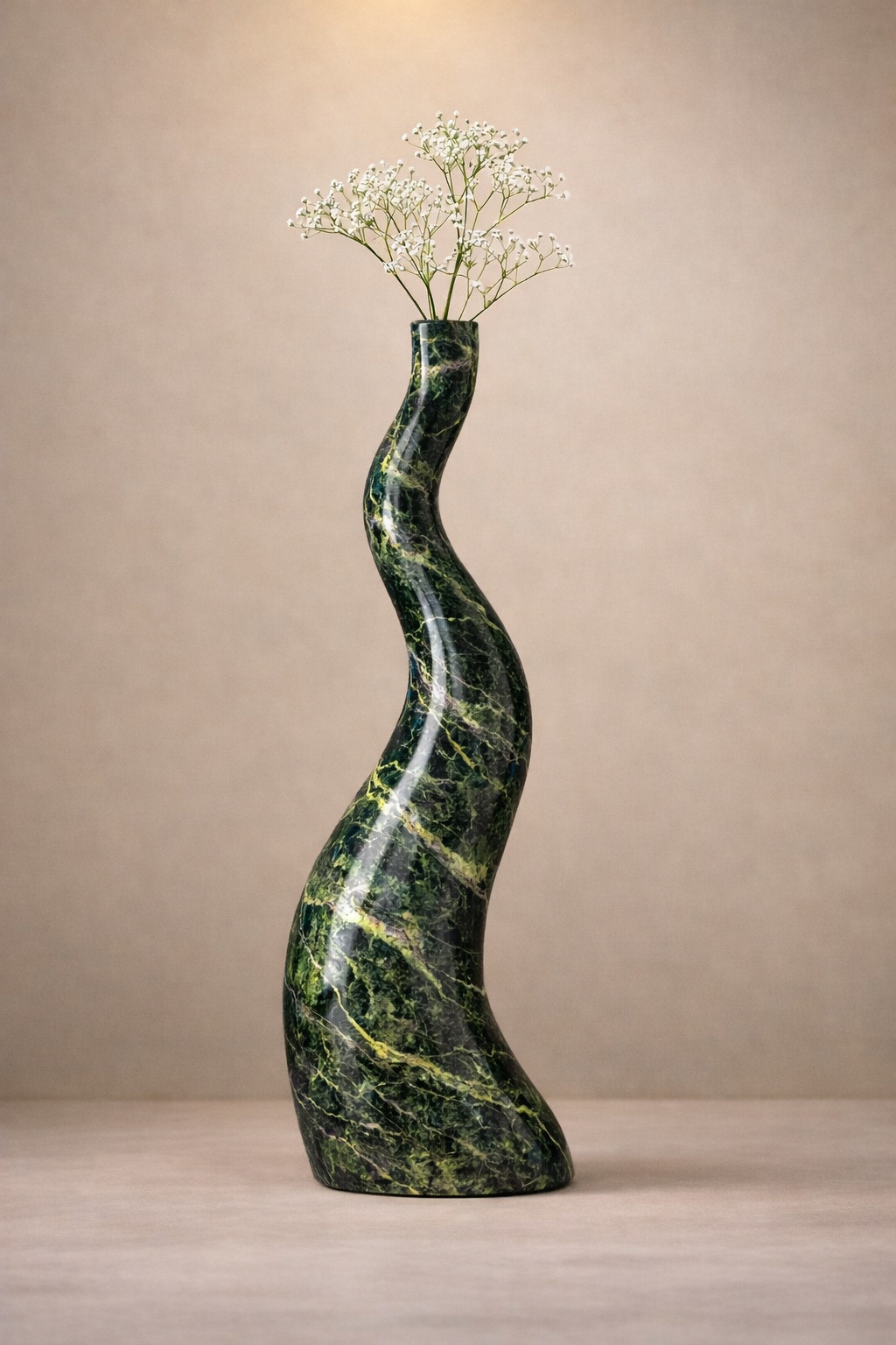 Serpentine Flow Vase - Aurelian green Vein