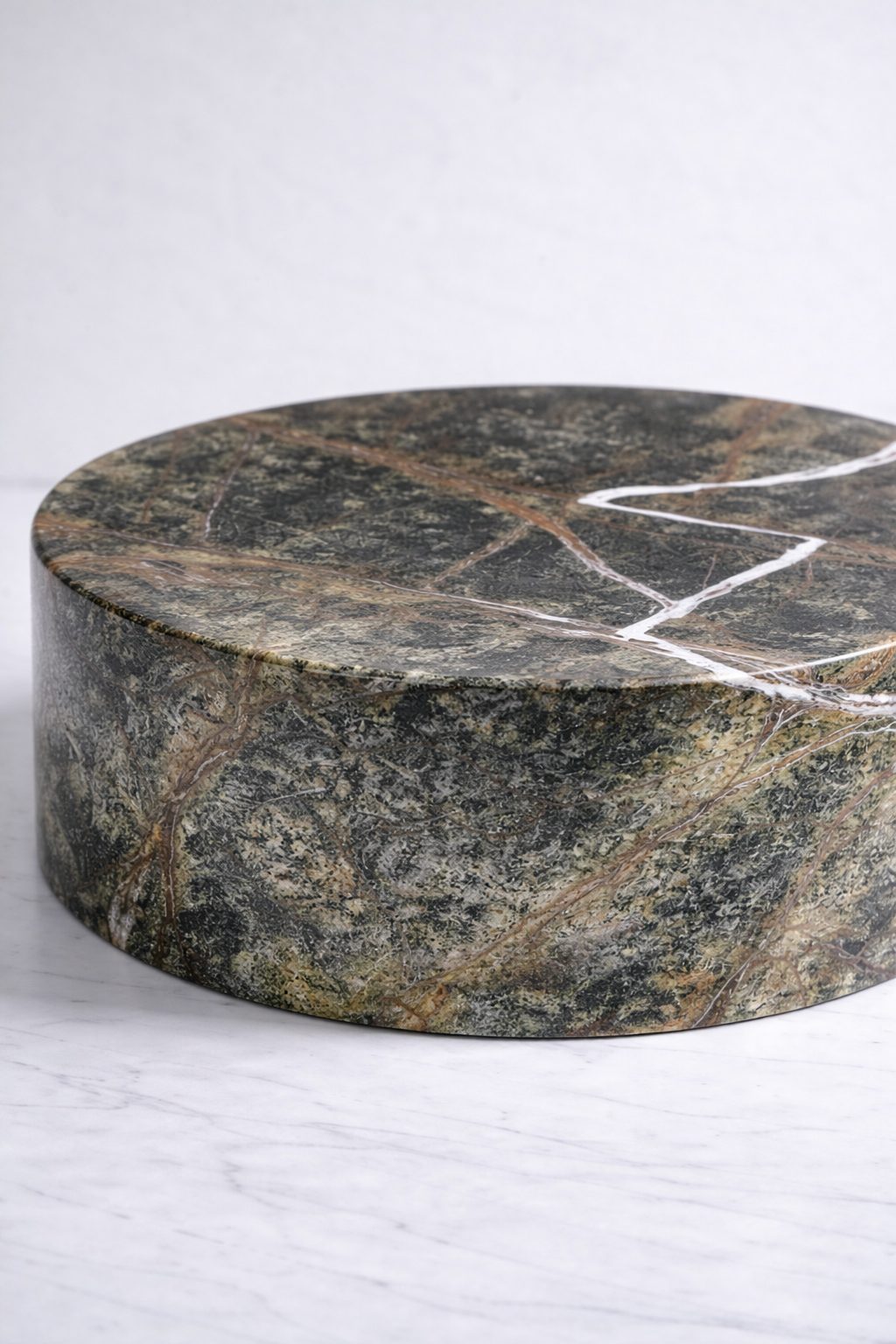 Solvane Podium - Aurelian green Vein