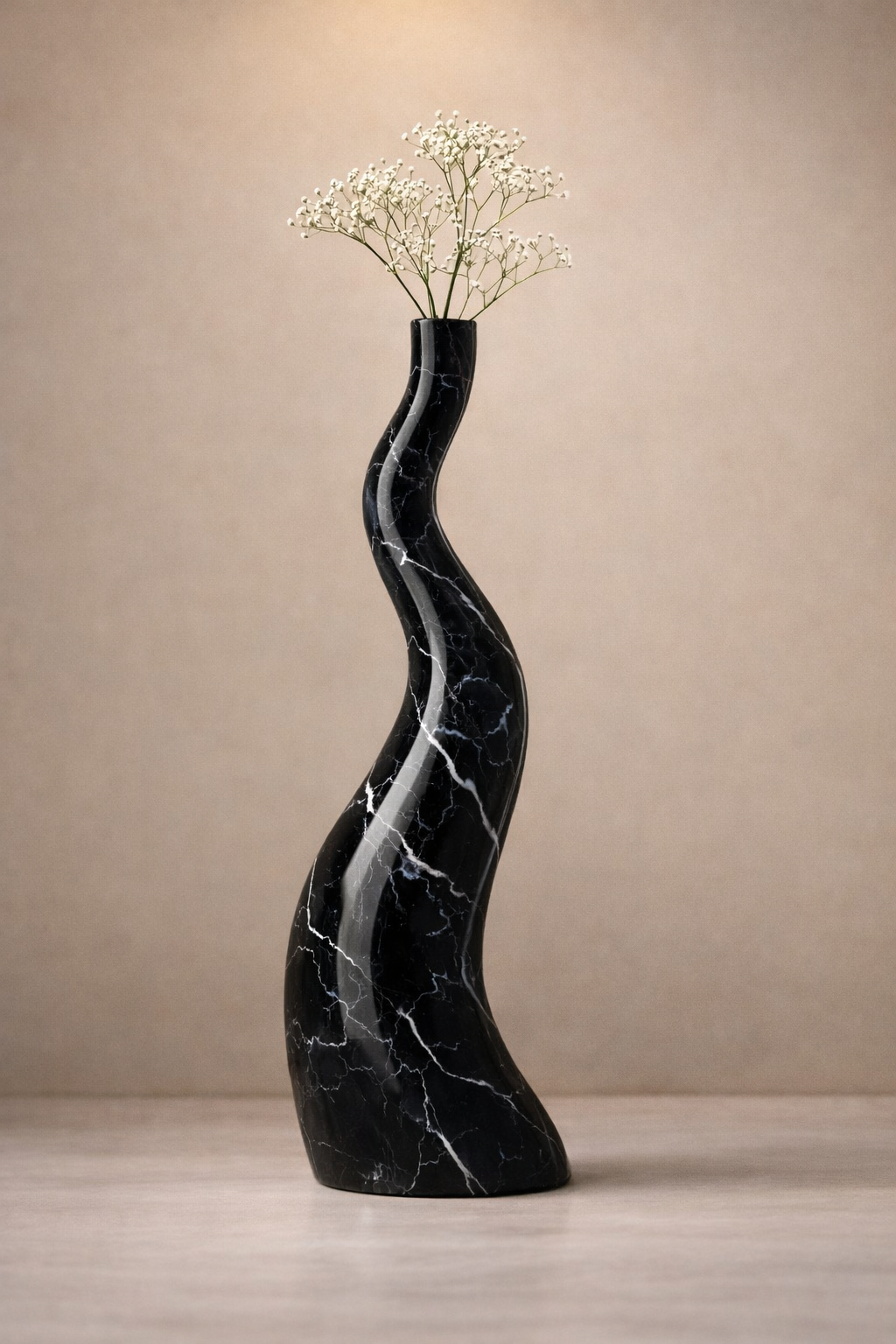 Serpentine Flow Vase - Nero Imperia